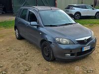Usata Mazda 2 75 CV (55 kW) 2004 Grigio Utilitaria