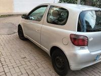 Begagnad Toyota Yaris 68 HK (50 kW) 2000 Grå Sedan