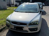 Begagnad Ford Focus 110 HK (80 kW) 2005 Grå Sedan