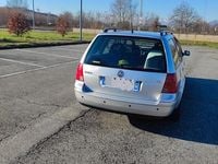Usado VW Bora 105 CV (77 kW) 2002 Gris Familiar