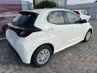 Nuova Toyota Yaris Hybrid Active 92 CV (67 kW) 2026 Bianco Berlina