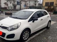 Usata Kia Rio EX 86 CV (63 kW) 2012 Bianco Berlina