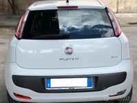 Usata Fiat Punto Lounge 75 CV (55 kW) 2012 Bianco Utilitaria