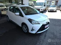 Usata Toyota Yaris Active 69 CV (50 kW) 2017 Bianco Berlina