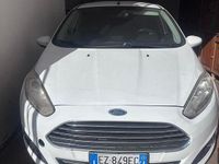 Usata Ford Fiesta 80 CV (58 kW) 2015 Bianco Utilitaria