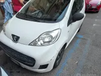 Usata Peugeot 107 68 CV (50 kW) 2012 Utilitaria