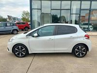 Usata Peugeot 208 Signature Sky 83 CV (61 kW) 2019 Bianco Utilitaria