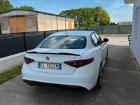 Usata Alfa Romeo Giulia 150 CV (110 kW) 2017 Bianco Berlina