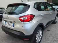 Usado Renault Captur 120 CV (88 kW) 2017 Gris SUV