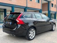 Usata Volvo V60 Ocean Race 181 CV (133 kW) 2015 Nero Station wagon