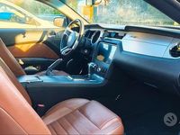 Usata Ford Mustang 214 CV (157 kW) 2010 Bianco Coupé