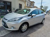 Usata Ford Fiesta 75 CV (55 kW) 2013 Argento Utilitaria