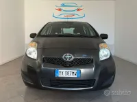 Usata Toyota Yaris Luxury 69 CV (50 kW) 2009 Grigio Utilitaria