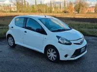 Usata Toyota Aygo 68 CV (50 kW) 2013 Bianco Utilitaria