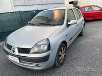 Usata Renault Clio II Expression 65 CV (47 kW) 2001 Grigio Utilitaria