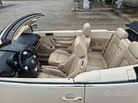 Usata VW New Beetle 100 CV (73 kW) 2004 Bianco Utilitaria