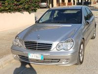 Usata Mercedes C220 150 CV (110 kW) 2005 Grigio Berlina