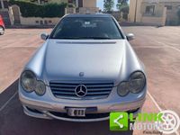 Usata Mercedes C220 Avantgarde 150 CV (110 kW) 2004 Argento metallizzato Berlina