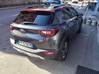 Usado Kia Stonic 120 CV (88 kW) 2018 Gris SUV