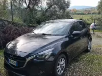 Usata Mazda 2 75 CV (55 kW) 2016 Nero Berlina