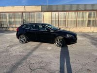 Usata Volvo V40 Momentum 150 CV (110 kW) 2016 Nero Berlina