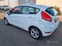 Begagnad Ford Fiesta Titanium 82 HK (60 kW) 2011 Vit Halvkombi
