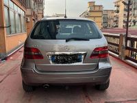 Usata Mercedes B200 140 CV (102 kW) 2006 Grigio Monovolume