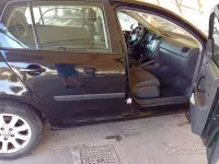 Usata VW Golf V 105 CV (77 kW) 2004 Nero Utilitaria