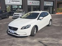 Usata Volvo V40 Business Edition 120 CV (88 kW) 2019 Bianco Utilitaria