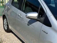 Usata Toyota Yaris Hybrid Lounge 75 CV (55 kW) 2013 Argento Berlina