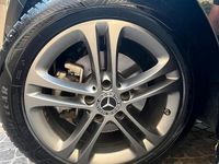 Begagnad Mercedes B180 136 HK (100 kW) 2019 Svart Minibuss