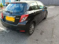 Usata Toyota Yaris 99 CV (72 kW) 2013 Nero Utilitaria