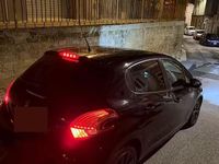 Usata Peugeot 208 68 CV (50 kW) 2016 Nero Utilitaria