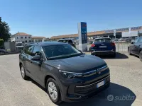 Usata VW Tiguan Life 131 CV (96 kW) 2024 Grigio SUV