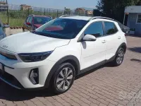 Używany Kia Stonic Style 84 KM (61 kW) 2023 Biały SUV