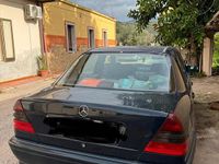 Usata Mercedes C180 122 CV (89 kW) 1997 Nero Berlina