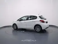 Usata Peugeot 208 Business-Line 82 CV (60 kW) 2015 Bianco Utilitaria