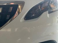 Usata Peugeot 2008 Active 110 CV (80 kW) 2019 Bianco SUV