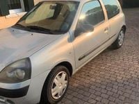 Usata Renault Clio II 54 CV (39 kW) 2002 Grigio Utilitaria
