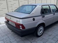 Usata Alfa Romeo 75 110 CV (80 kW) 1989 Argento Berlina