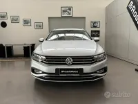 Usata VW Passat Business 150 CV (110 kW) 2020 Grigio chiaro Station wagon
