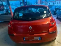 Usata Renault Clio II Dynamique 75 CV (55 kW) 2006 Arancione Berlina