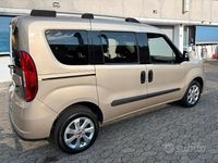 Begagnad Fiat Doblò Lounge 120 HK (88 kW) 2015 Grå Minibuss