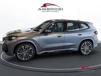 Nuova BMW iX1 M Sport 230 kW (313 CV) 2025 Alpin white pastello SUV