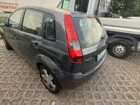 Usata Ford Fiesta 80 CV (58 kW) 2004 Grigio Utilitaria