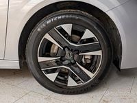 Usata Peugeot 208 Allure 101 CV (74 kW) 2024 Grigio Utilitaria