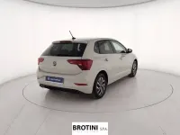 Usata VW Polo Life 95 CV (69 kW) 2023 Grigio metallizzato Utilitaria