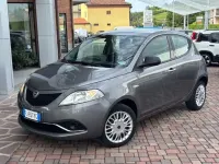 Usata Lancia Ypsilon Gold 69 CV (50 kW) 2017 Grigio scuro Utilitaria