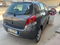 Usata Toyota Yaris 69 CV (50 kW) 2011 Grigio Utilitaria