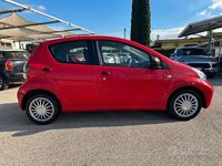 Usata Toyota Aygo Connect Style 68 CV (50 kW) 2014 Rosso Utilitaria